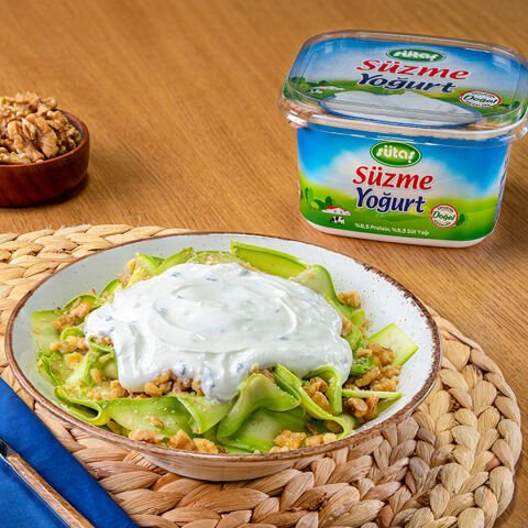 Süzme Yoğurt'lu Kabak Salatası